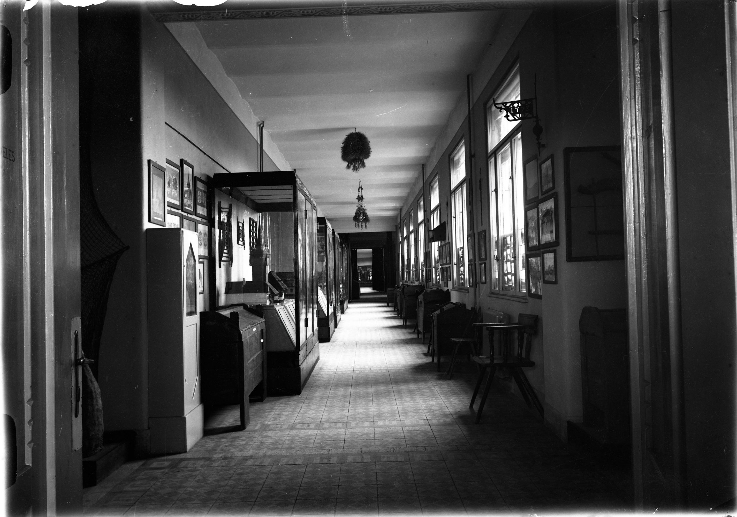 Az új magyar állandó kiállítás az egykori iskola folyosóján